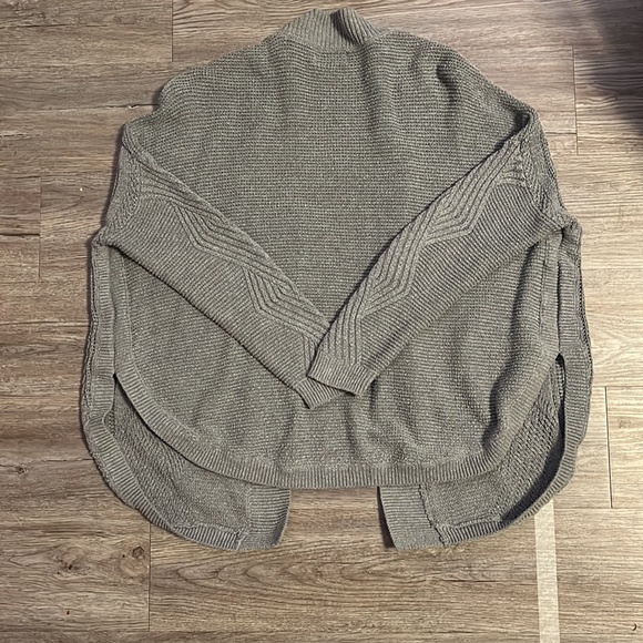 Universal Threads cardigan - Picture 2 of 3